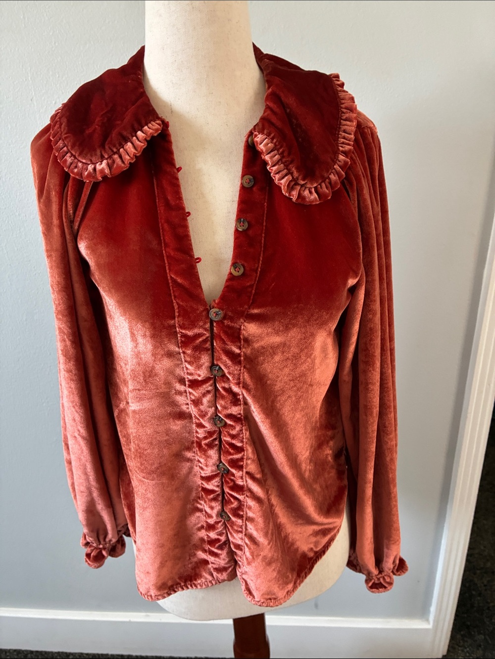 Pilcro burnt orange velvet top. Size XS